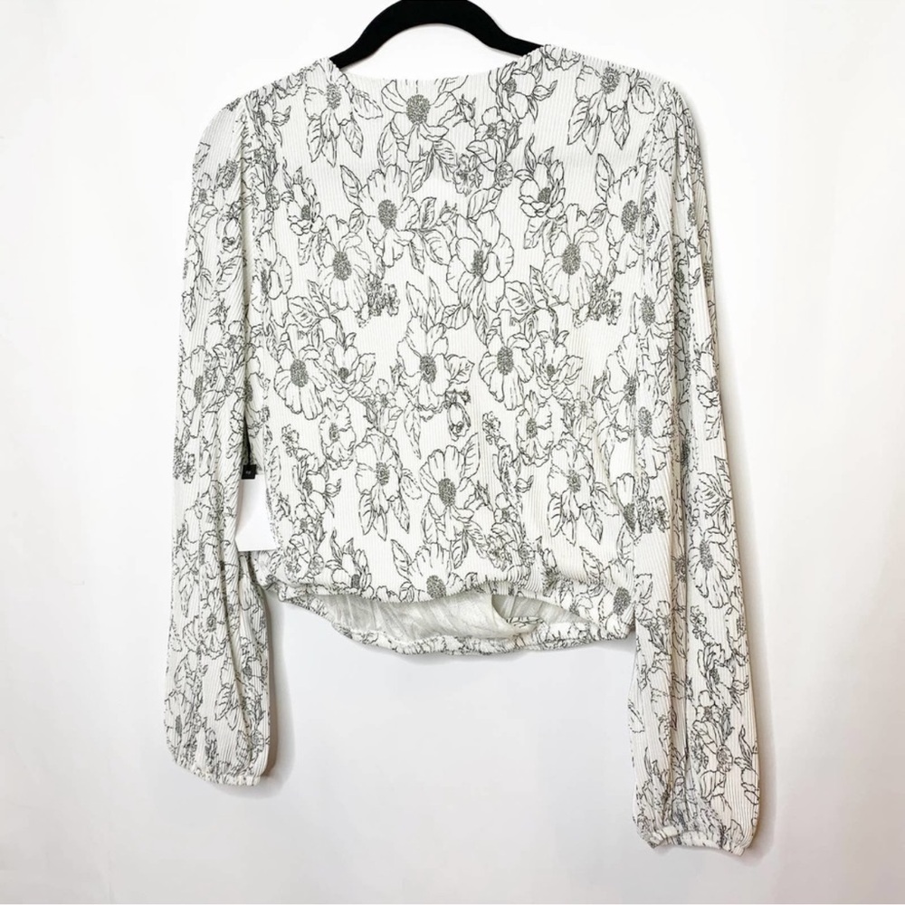 Astr The Label Plisse surplus top Size M NWT - Picture 5 of 11